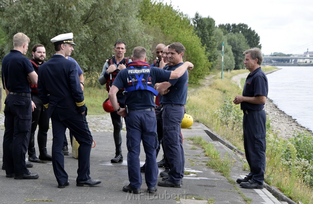 Uebung BF Taucher und Presse Koeln Zoobruecke Rhein P409.JPG - Miklos Laubert